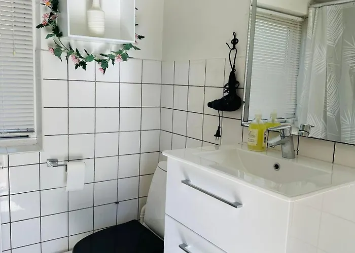 Сasa de vacaciones 5 Minute Walk To Lego House - Perfect Location - Studio With Private Entrance - Garden On Site *